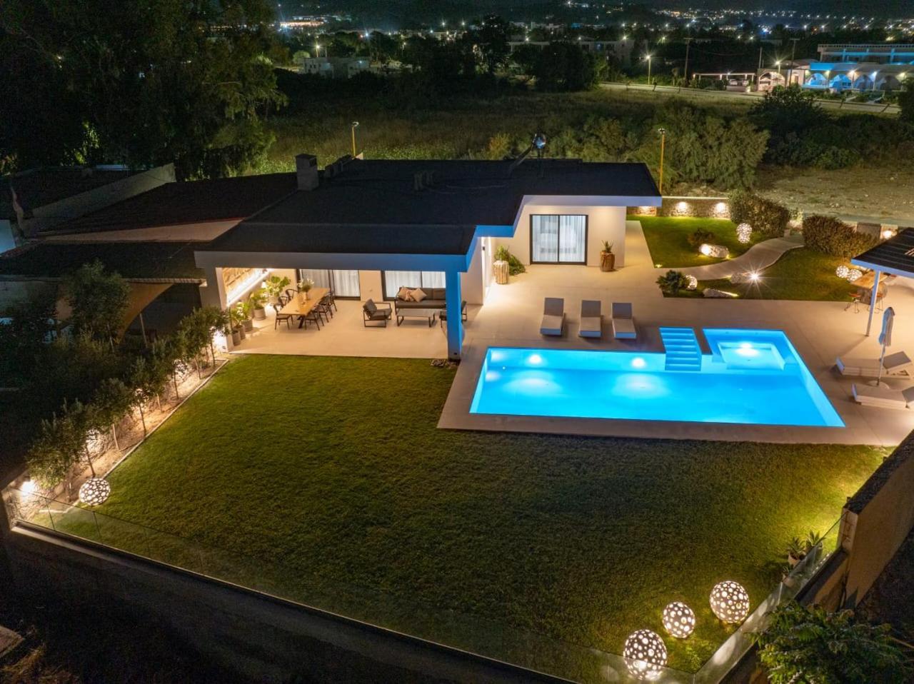 Ocean Pearl Sea View Villa ฟาลิรากี ภายนอก รูปภาพ